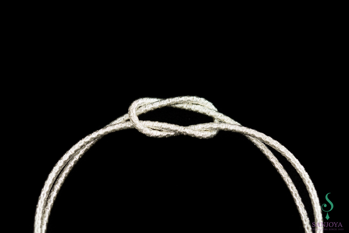 Refined white silver bracelet with an infinity knot, 2mm