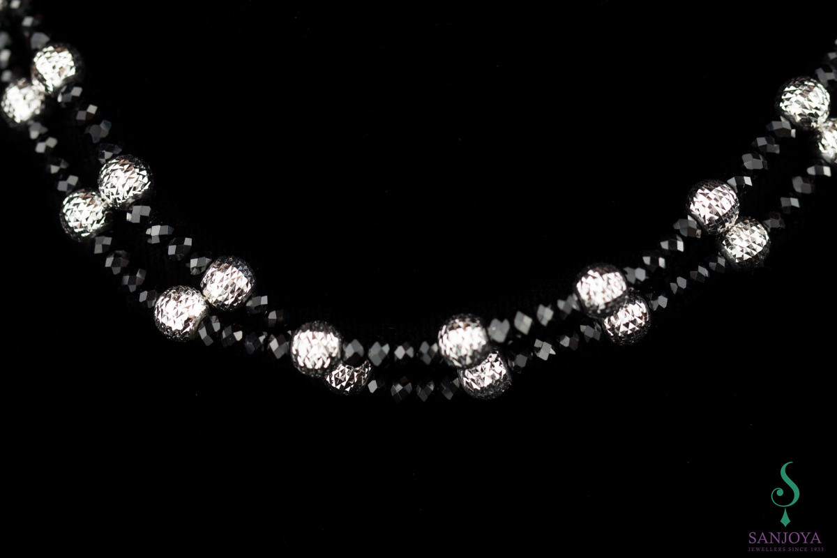 Choker of silver and onyx beads