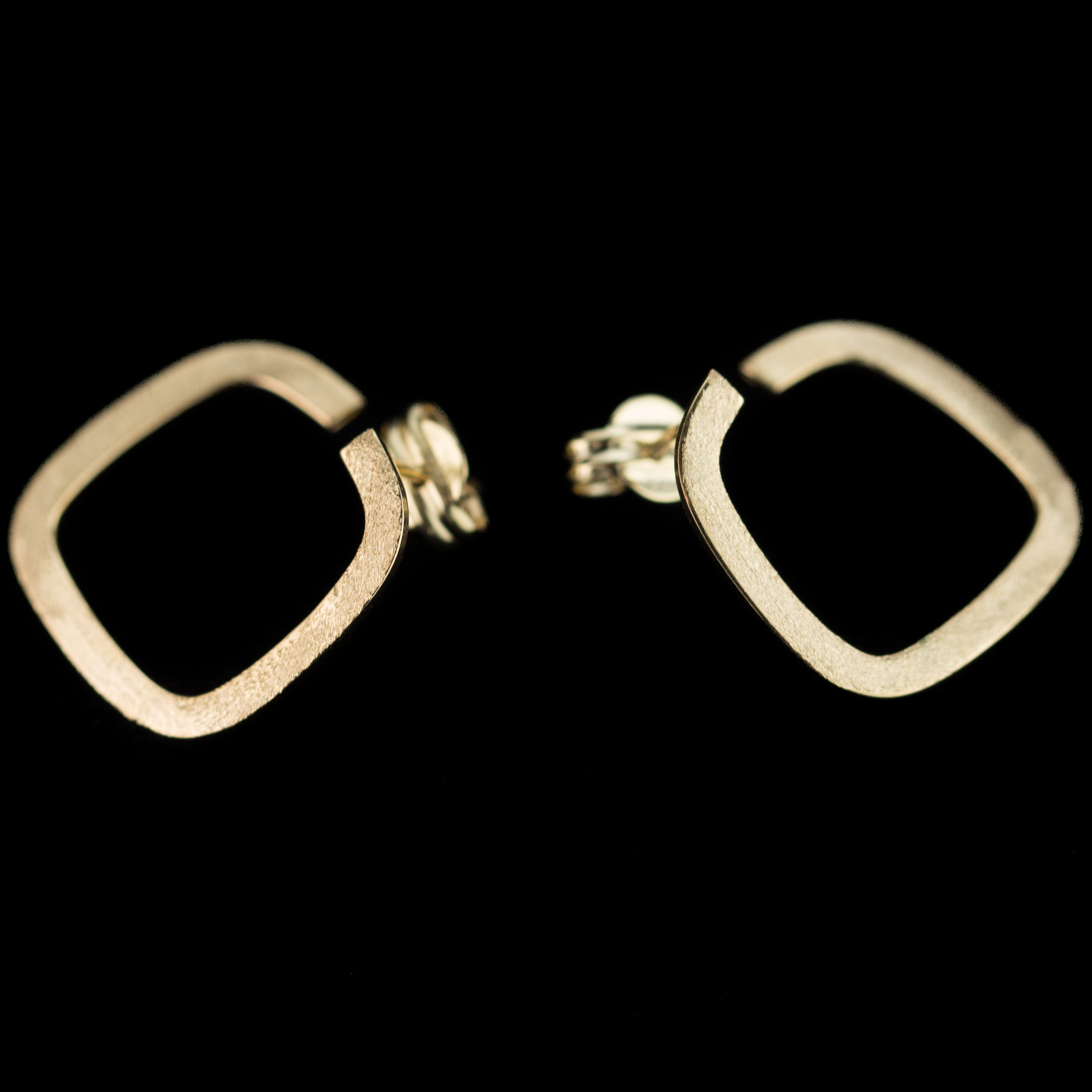 Gold open crafted earrings, 18 kt