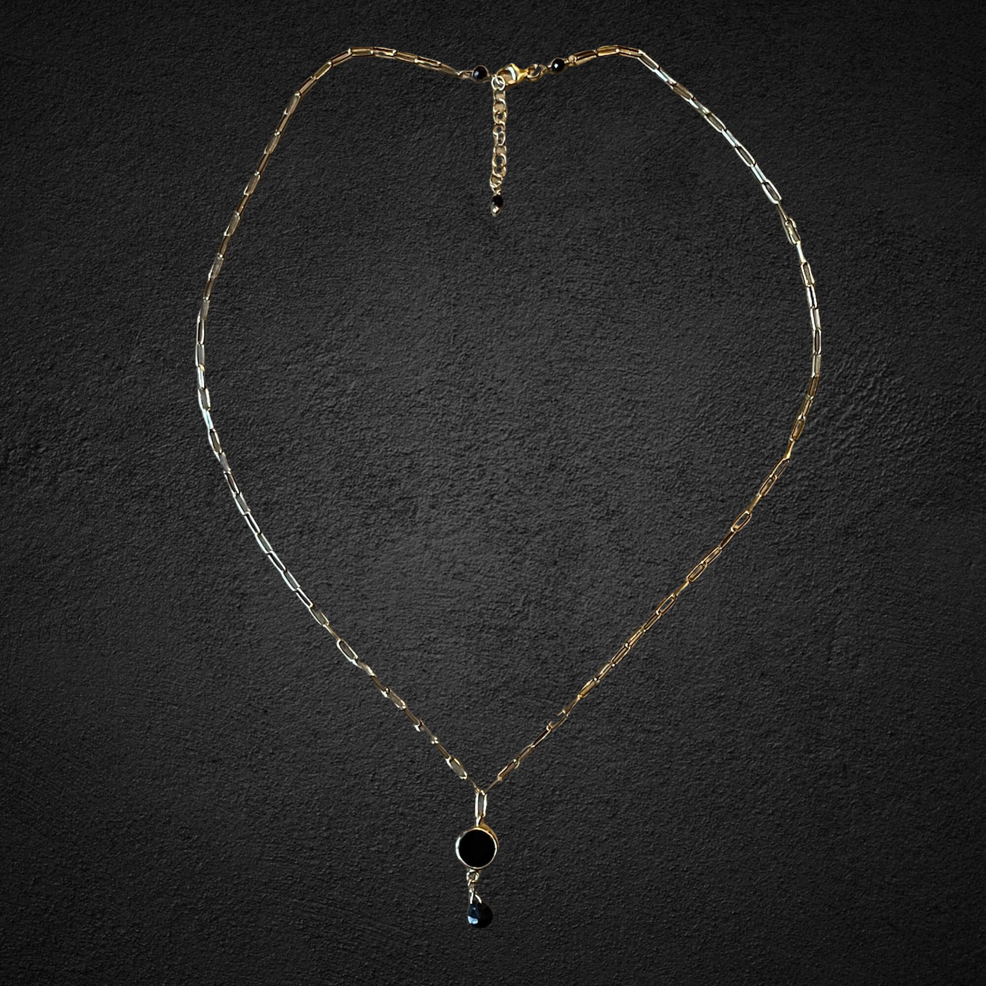 Vergulde schakelketting met 2 onyx steentjes