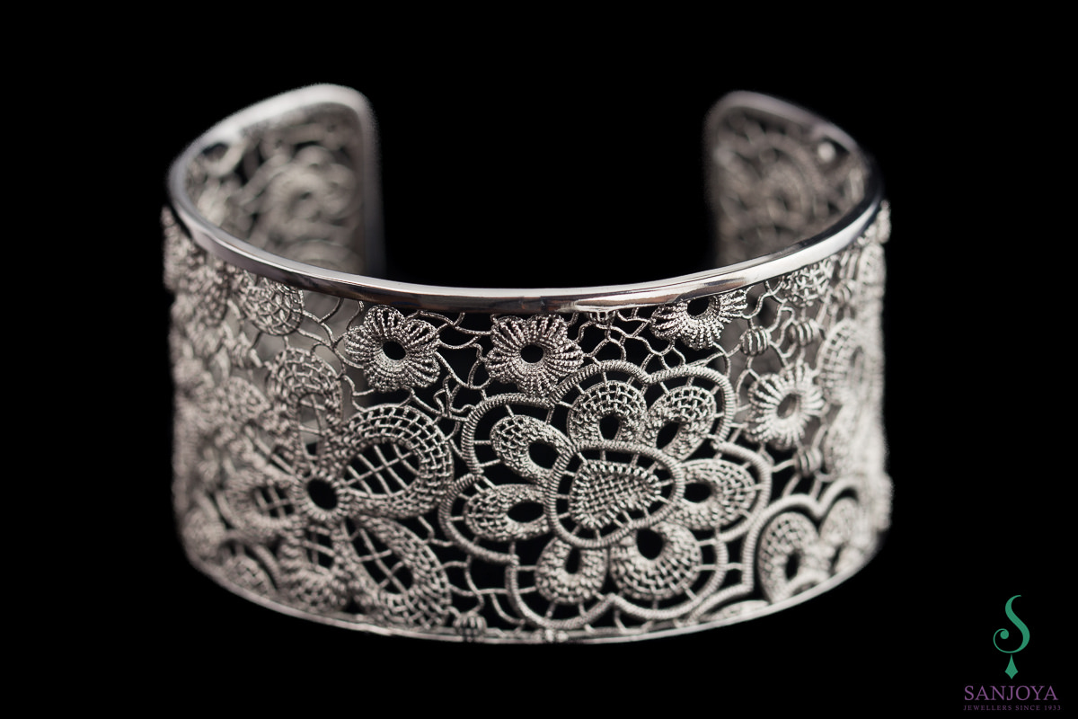 EK0518001 - Grijze kant bewerkte zilveren slavenarmband/ smalle versie