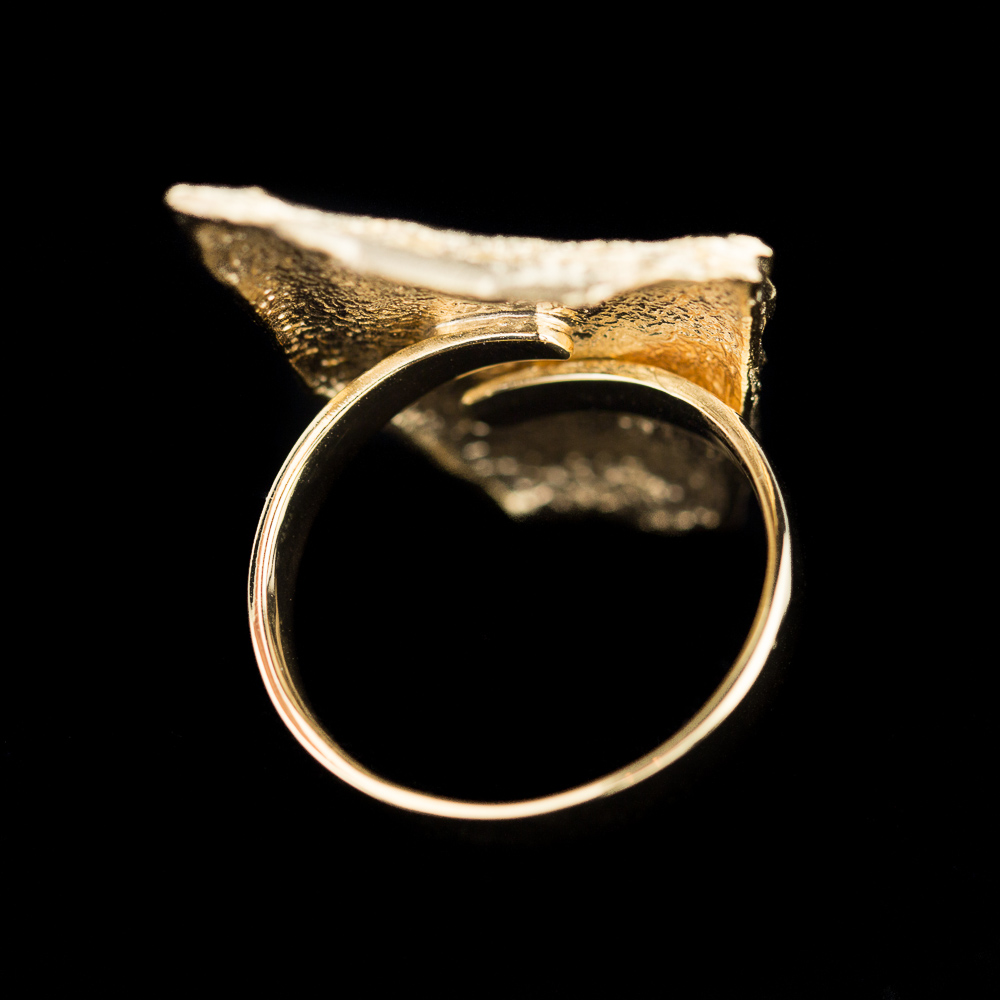 Stone-shaped ring in gold plated silver
