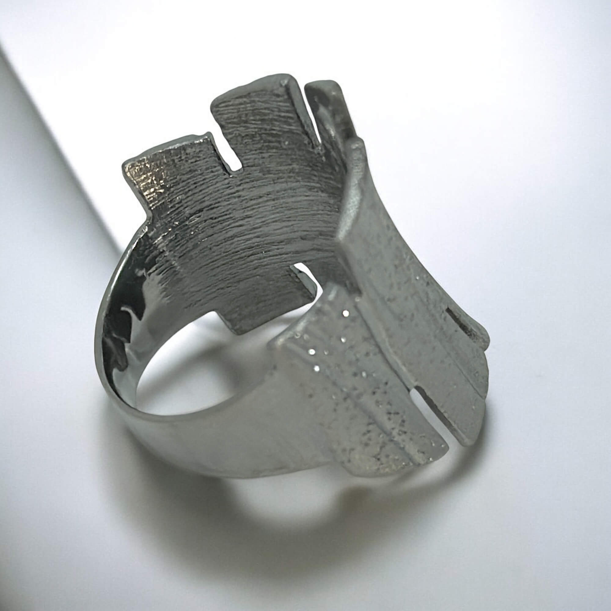 Grijze staafjes ring