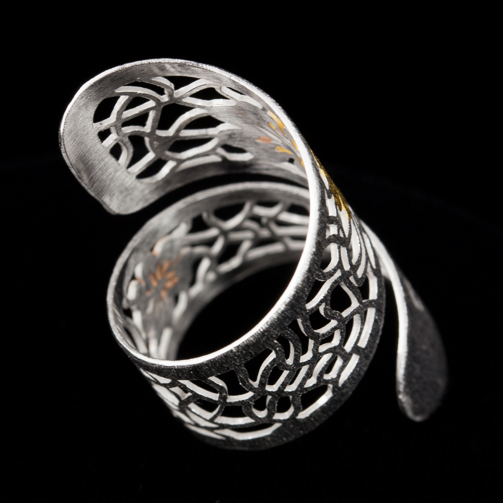 Zilveren bewerkte dubbele ring met bloem
