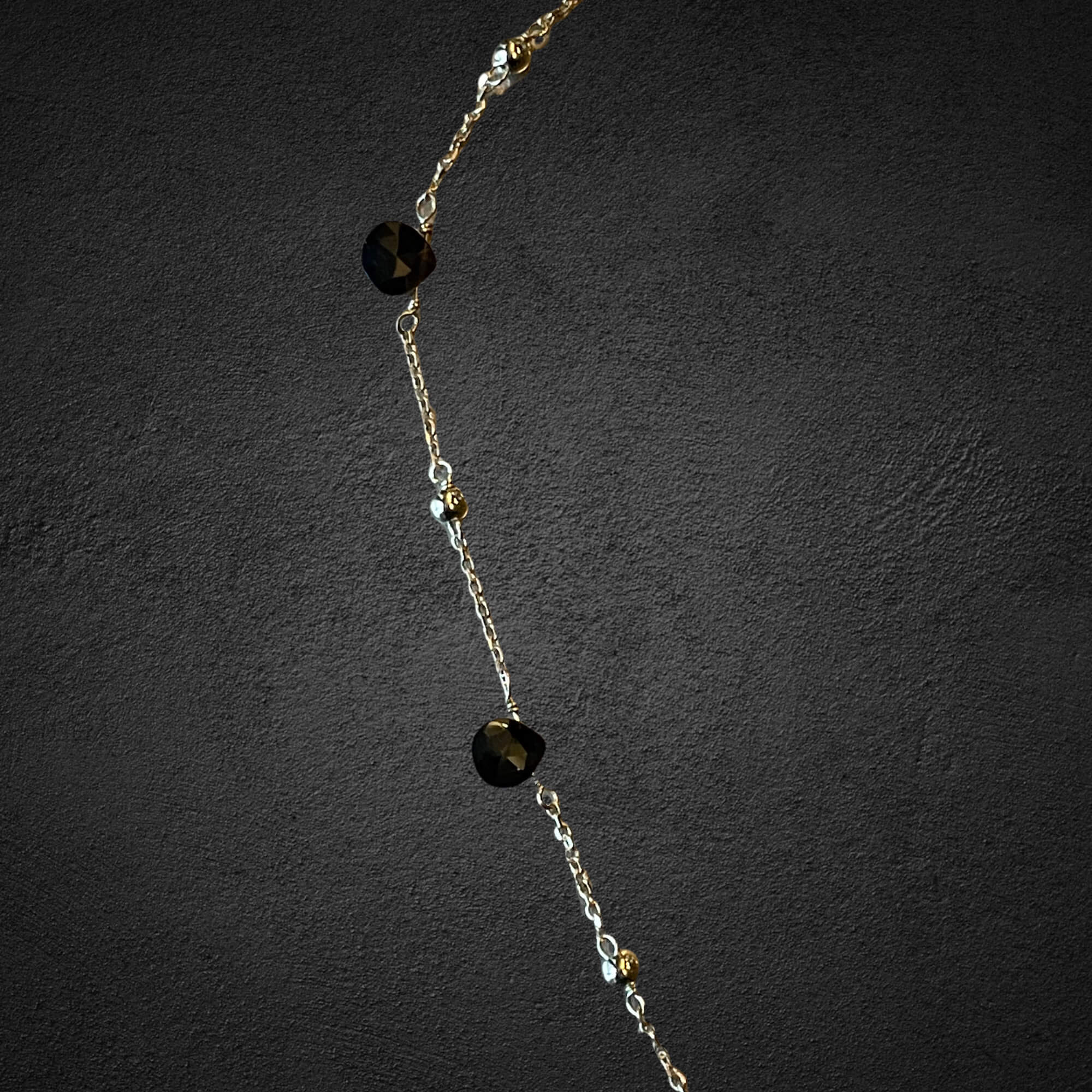 Gold-plated necklace with onyx stones