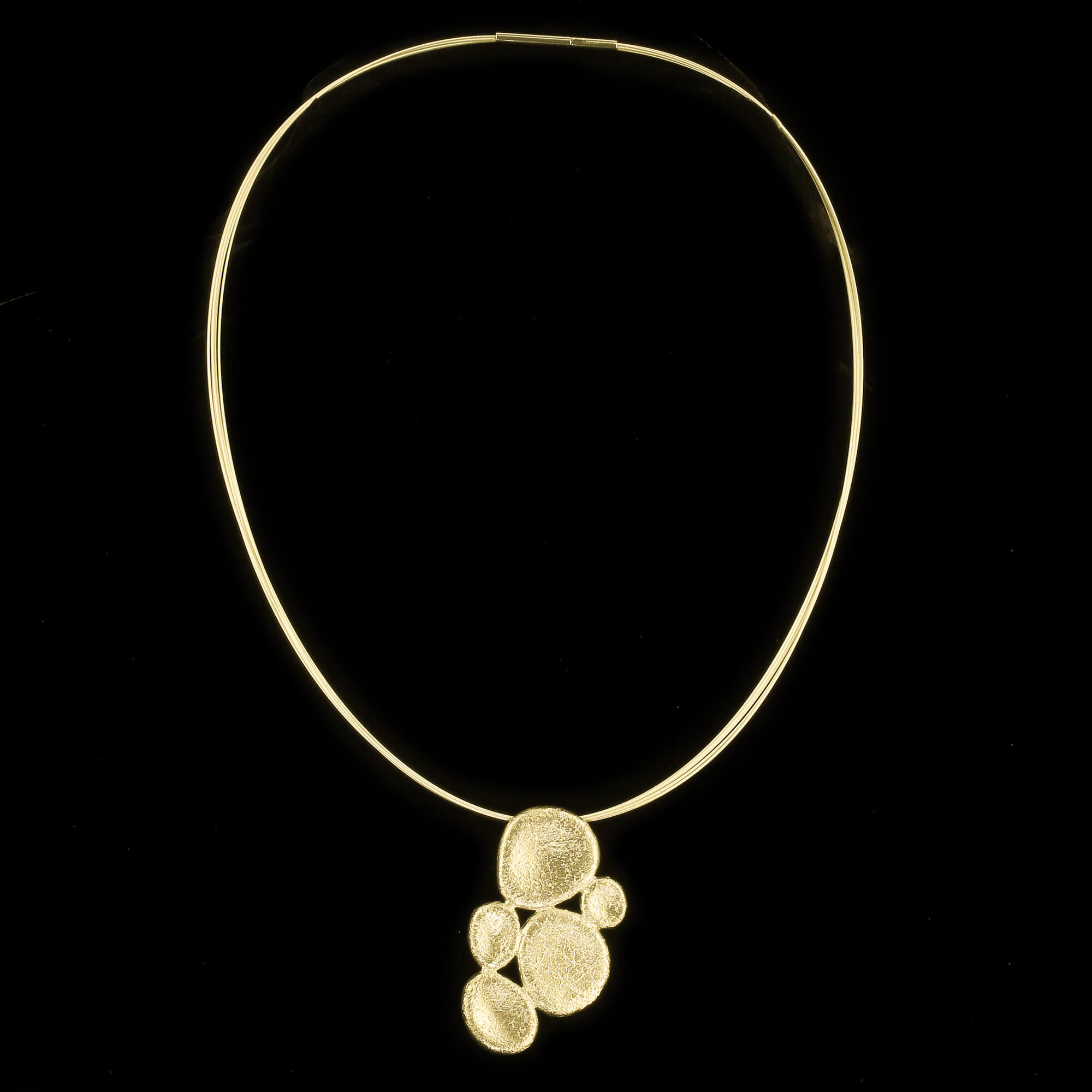 Gold-plated oval-shaped pendant; diamond-plated