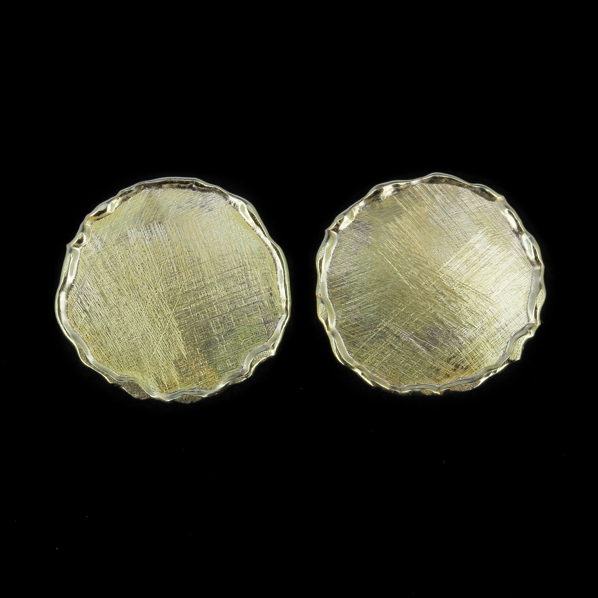 Small round and unmeated earrings of 18kt gold