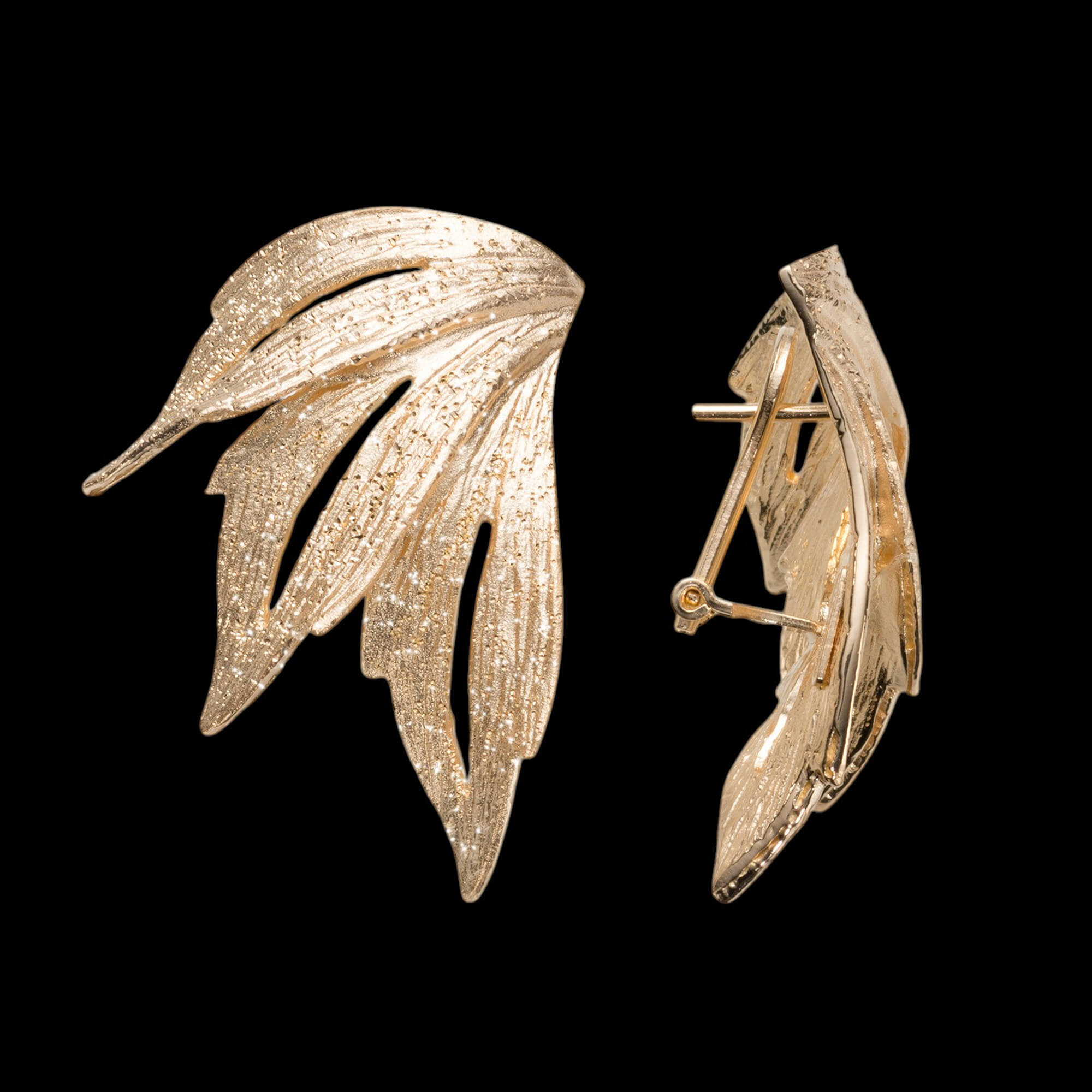 Boucles d'oreilles en forme de feuille plaquées or