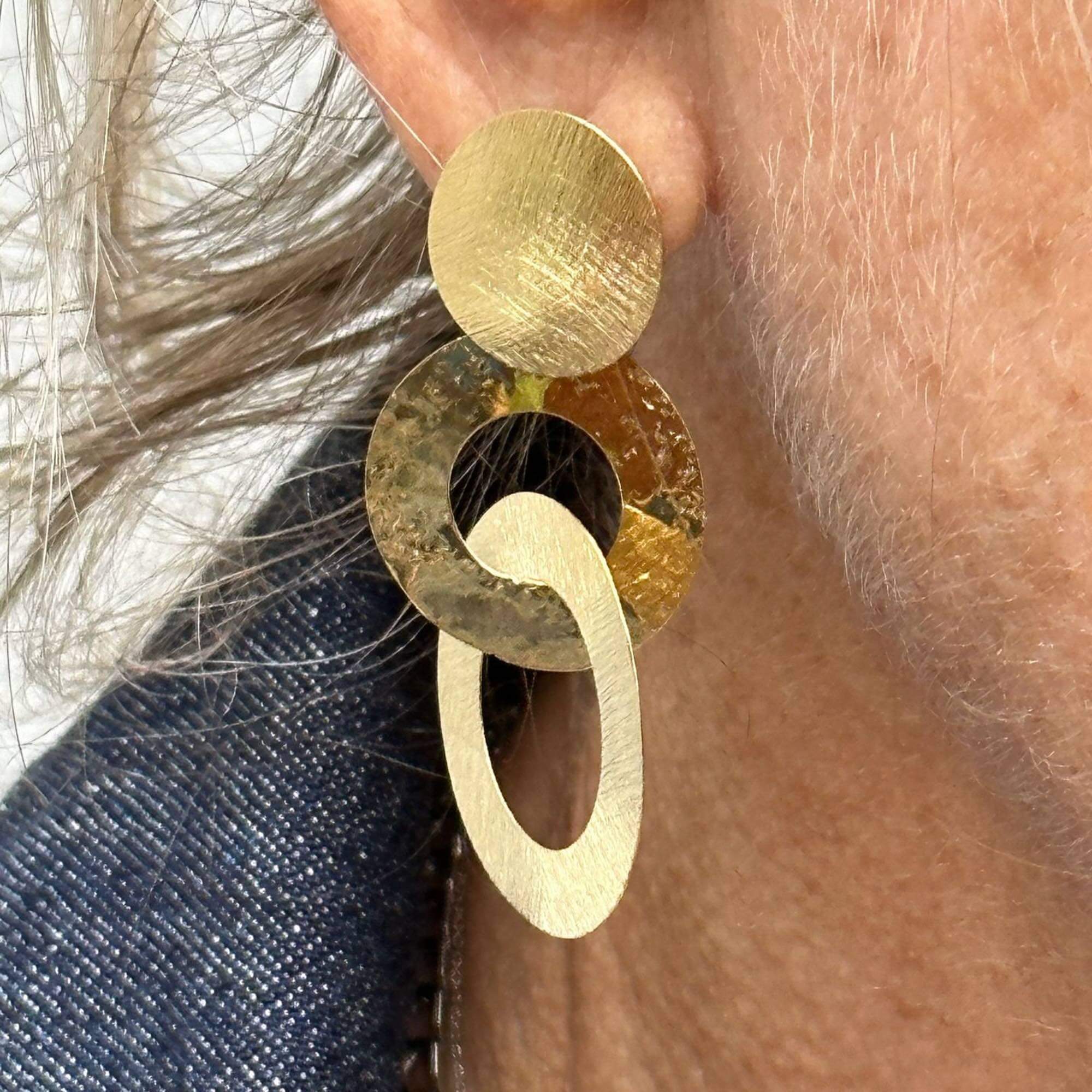 Gold -hanging circular earrings