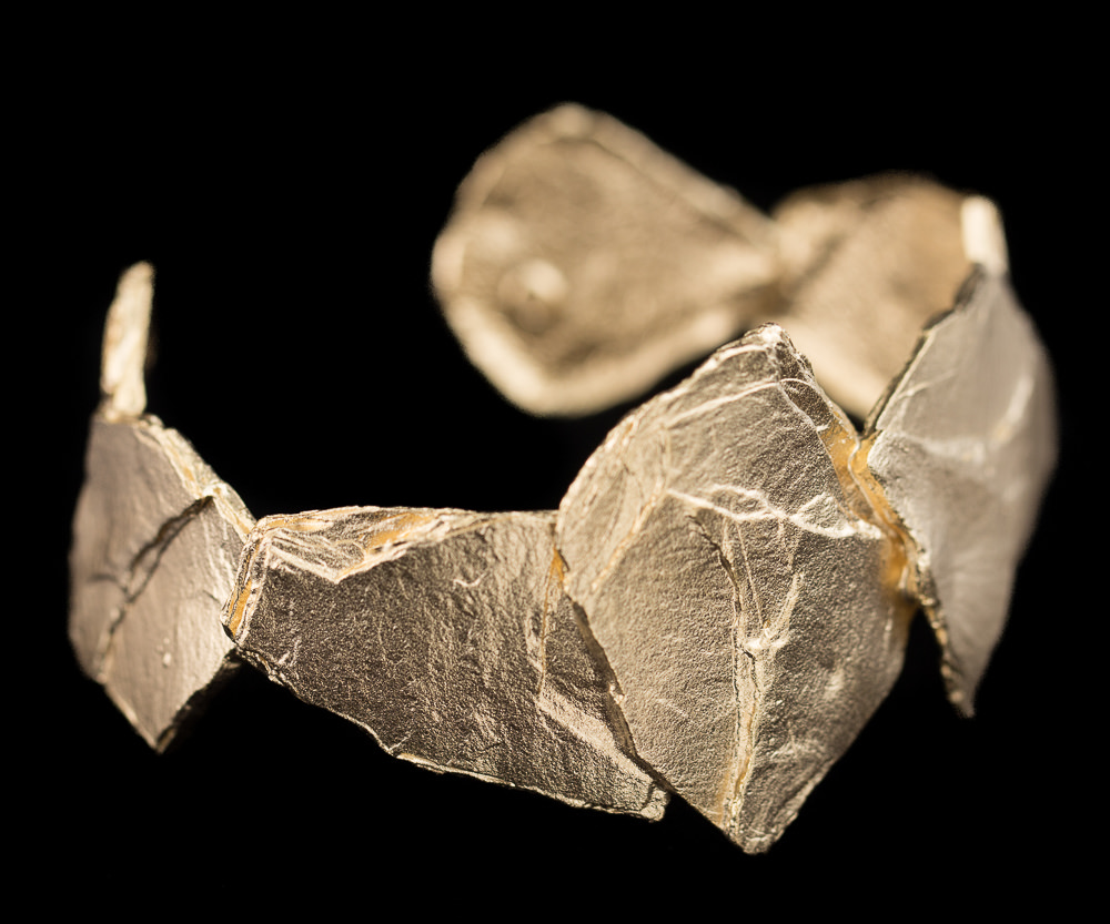 Stone-shaped bracelet in gold plated silver