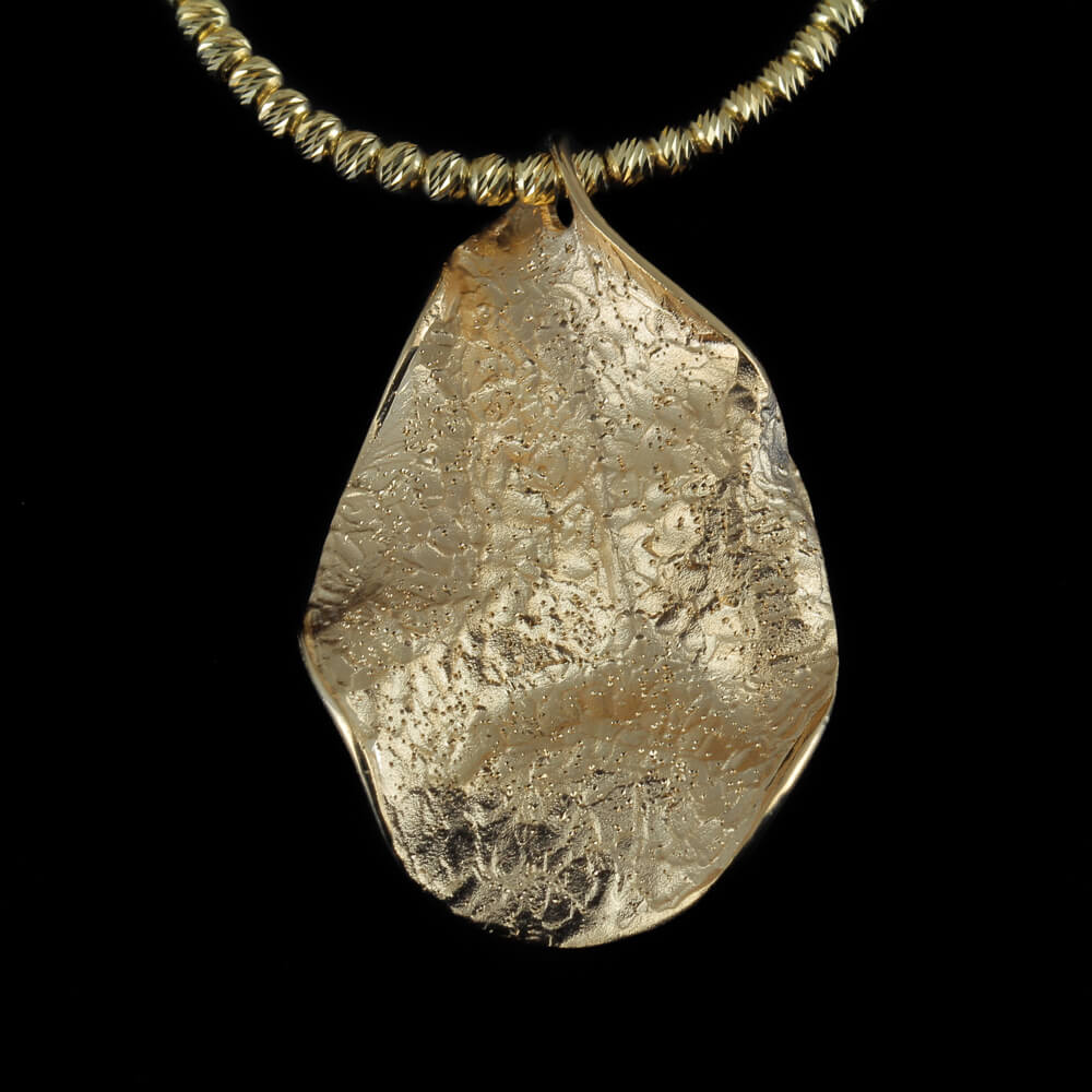 Small gold plated and wavy leaf hanger; diamond