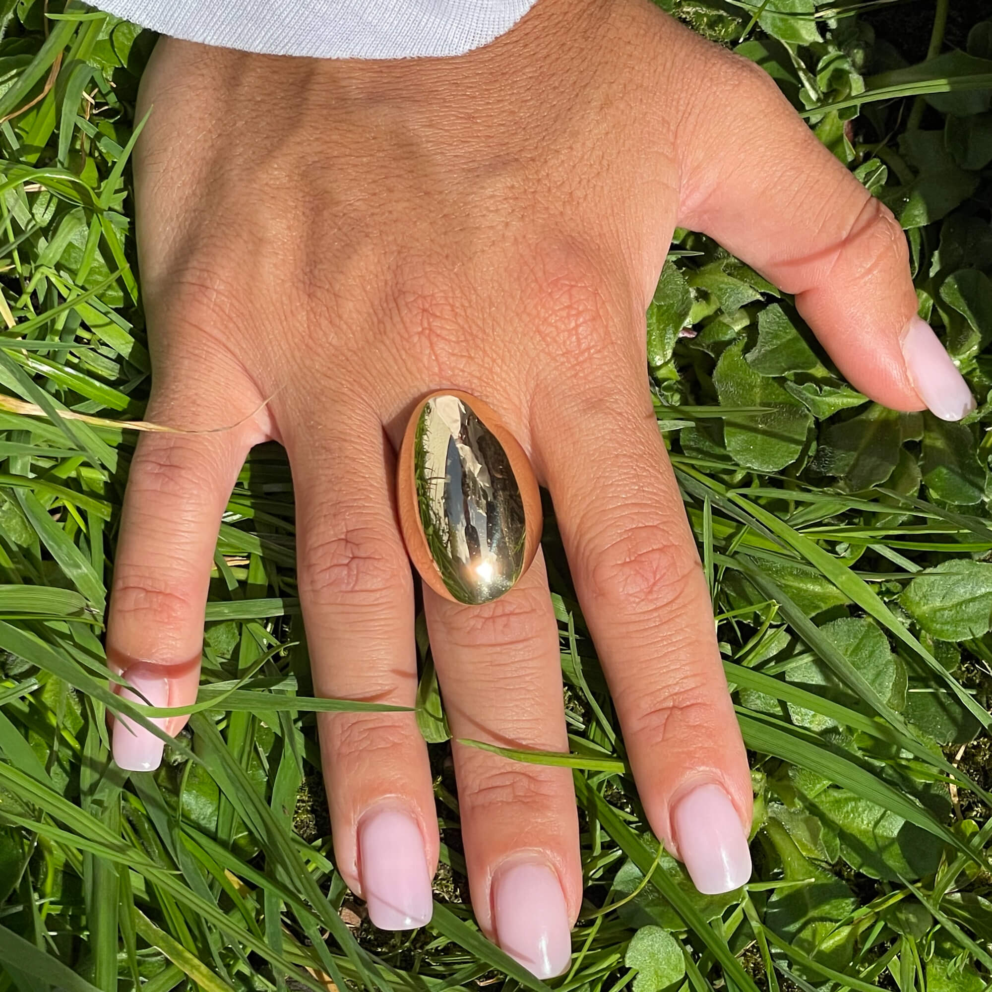 Gilt and polished elongated ring