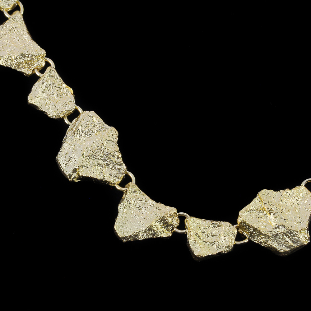 Brilliant stone-like gold-plated chain