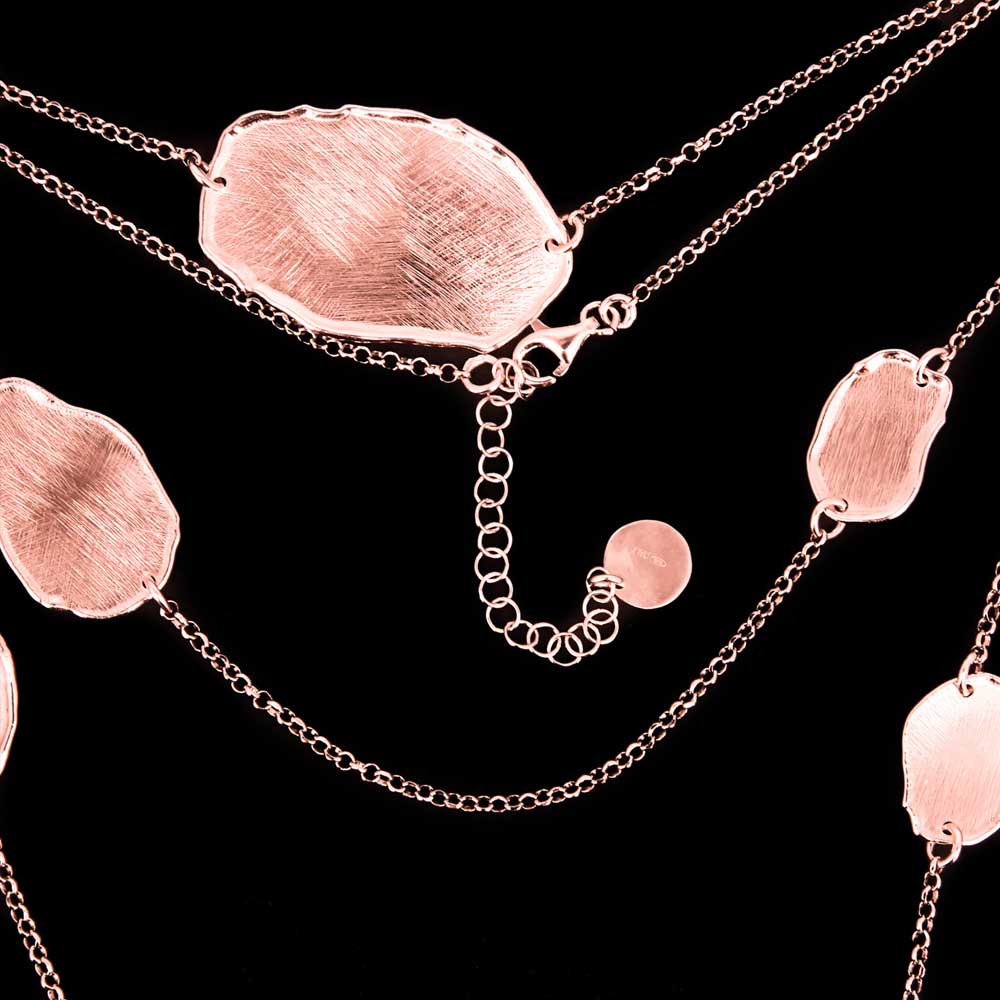 Long necklace of rosé with a few irregular, oval and closed links