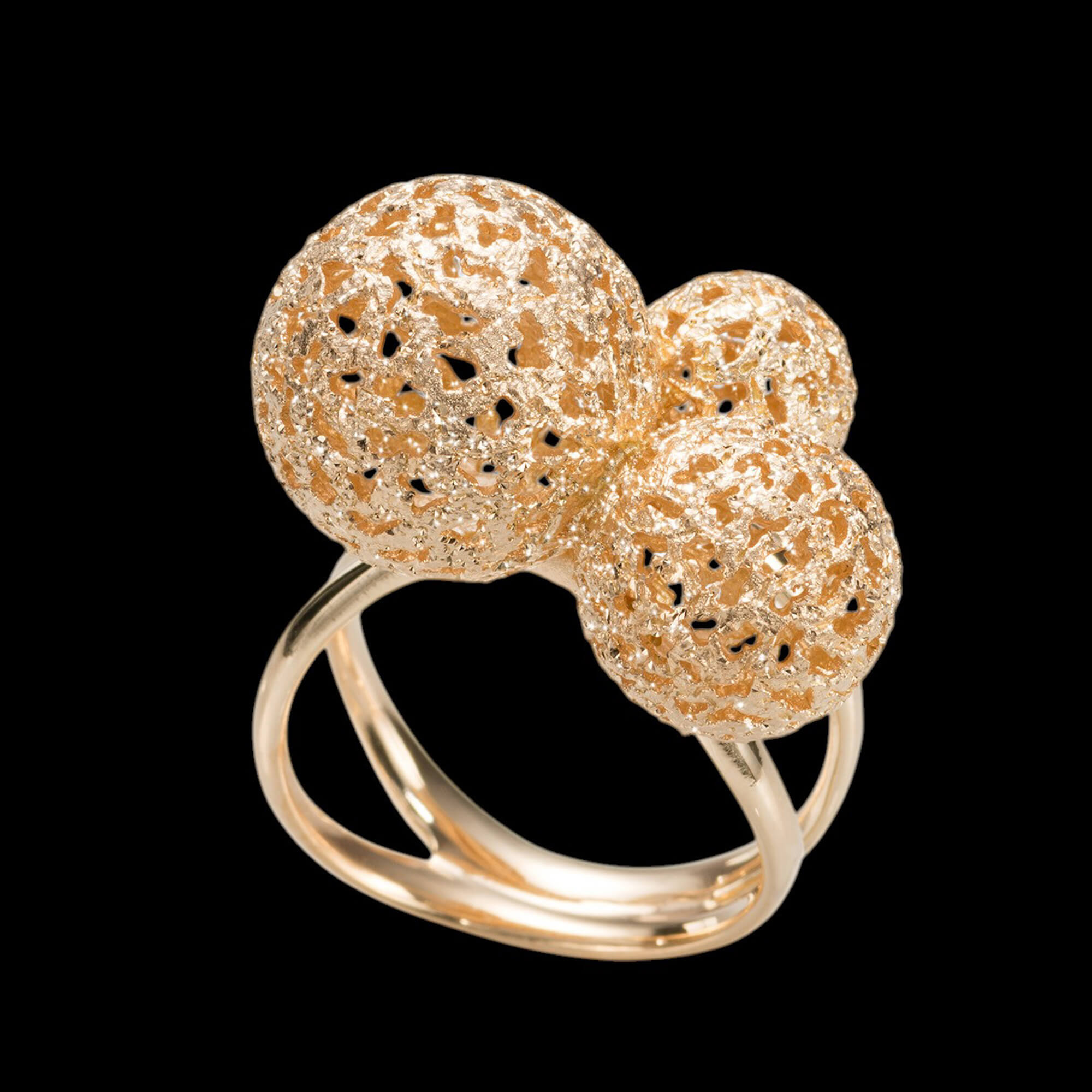 Vergulde transparante ring met 3 fraaie bolletjes Vergulde transparante ring met 3 fraaie bolletjes