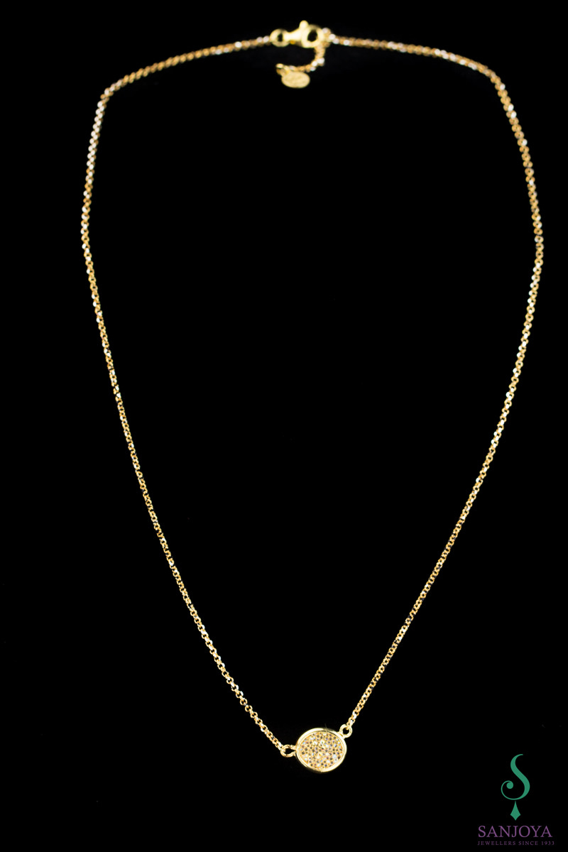 Short necklace of gold plated silver with sparkles