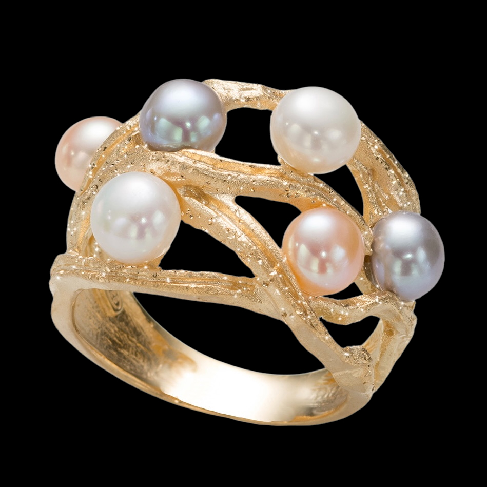 Magnificent gold-plated diamond ring with freshwater pearls