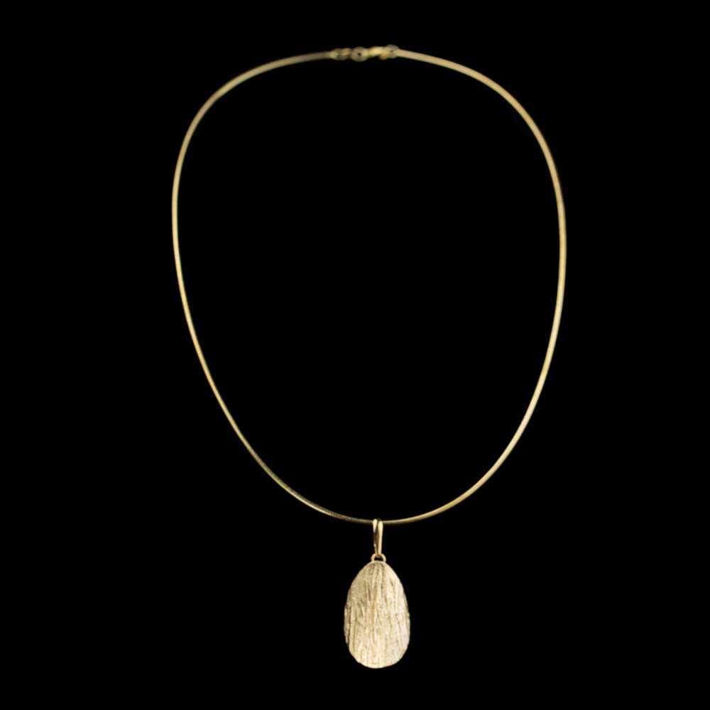 Leafy pendant of gold-plated silver and bead chain