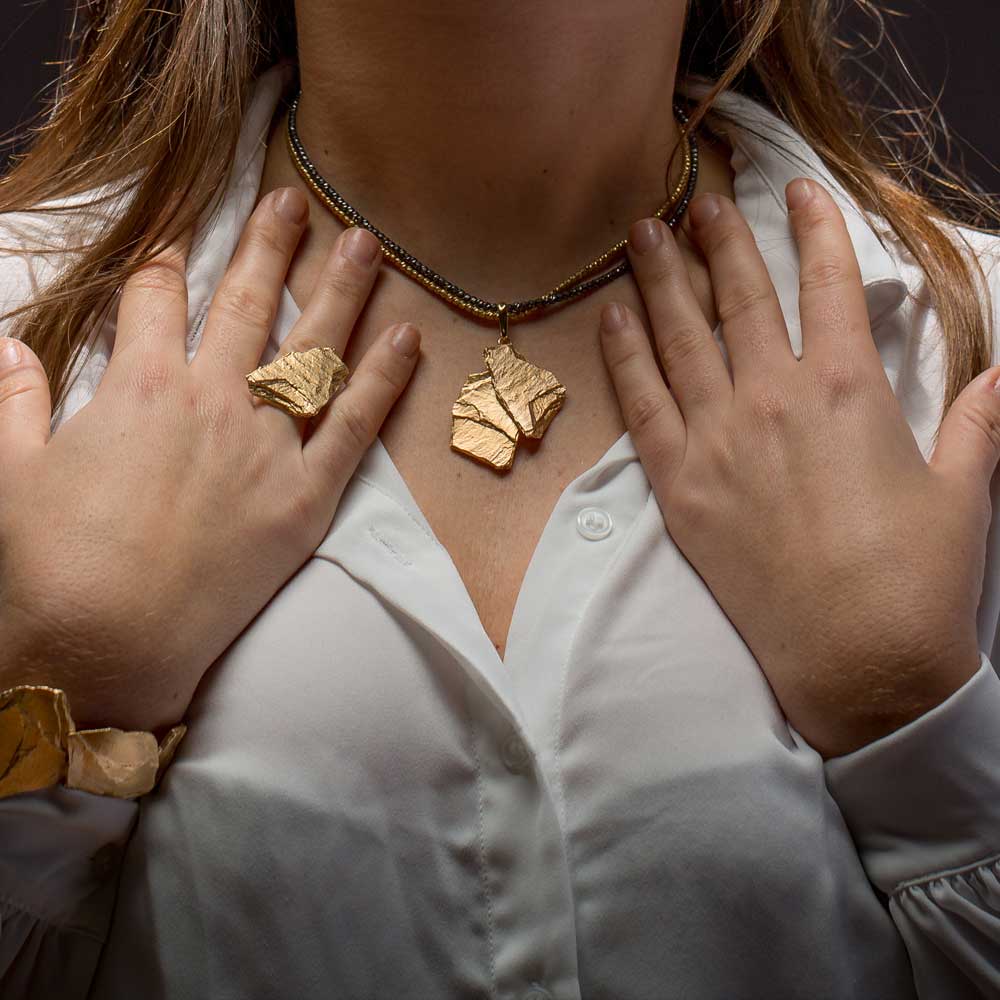 Stone-shaped ring in gold plated silver