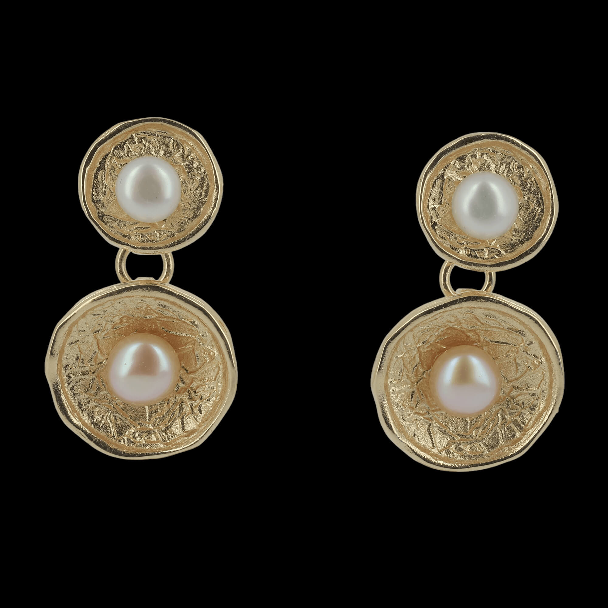 Short-hanging and gilded earrings with two gems