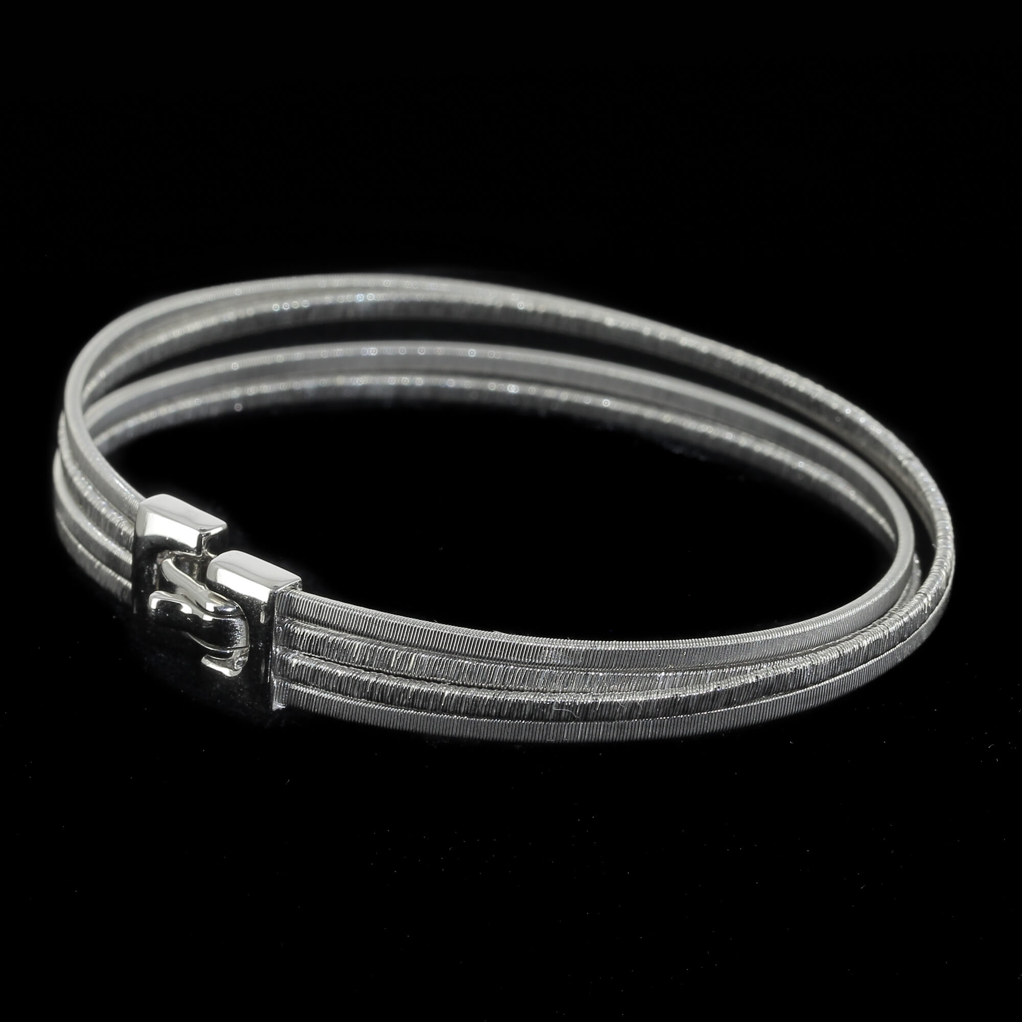 DEL0421003 - Verfijnde en zilveren 4 rijige armband