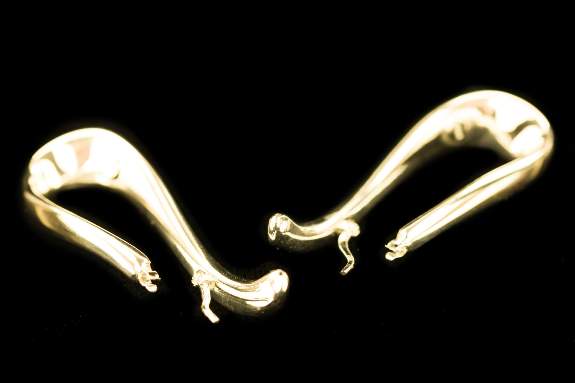 Gold-plated and polished infinity créolen