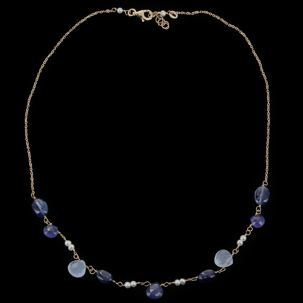Short of 18kt gold necklace with colored stones and pearls