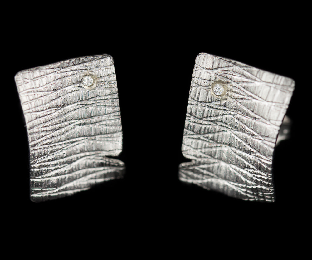 Silver rectangular earrings with zirconia
