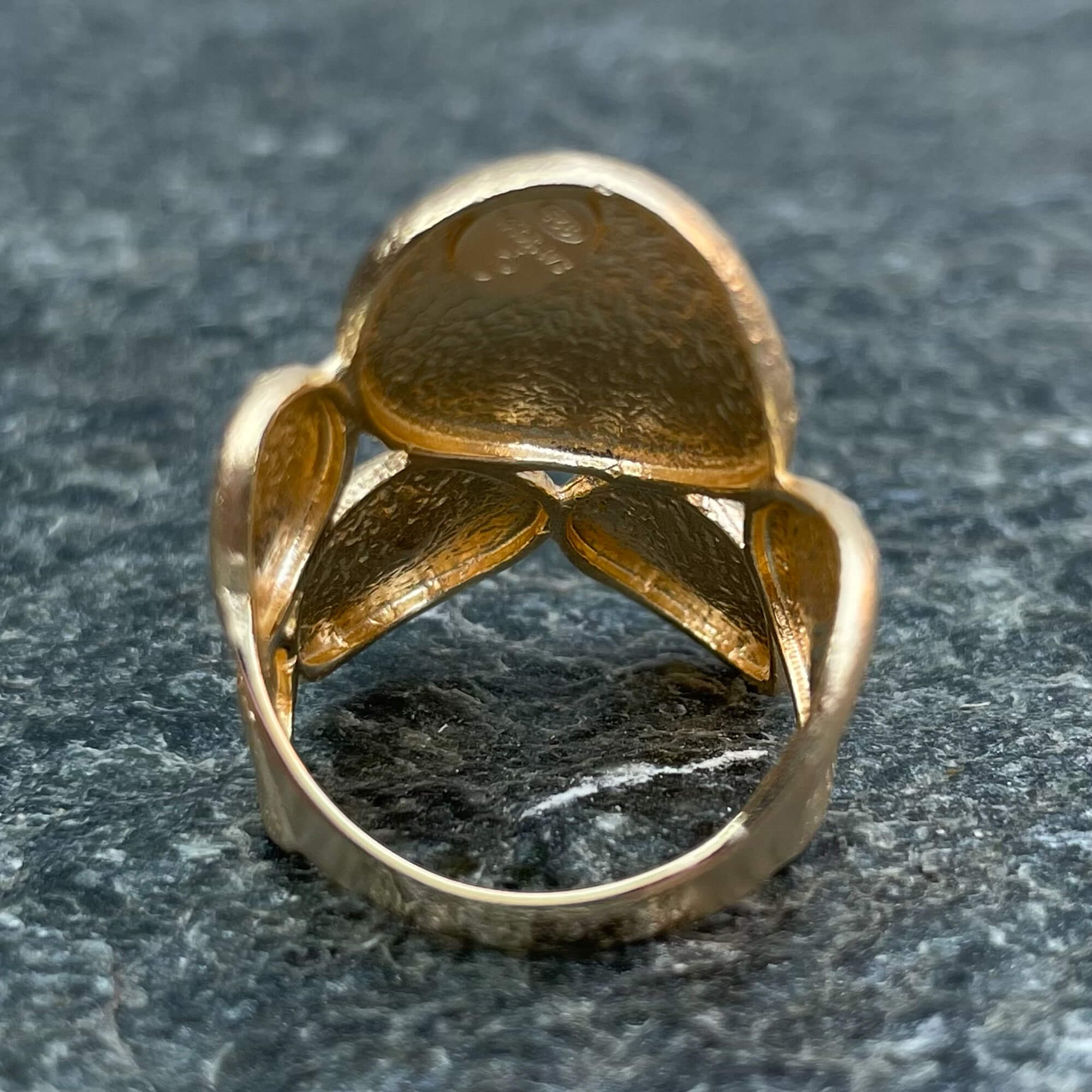 Gold-plated ring with oval-shaped operations