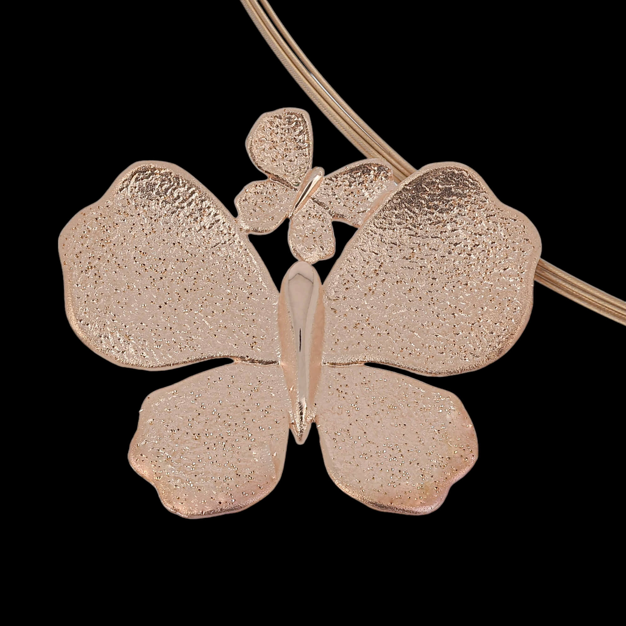 Magnifique pendentif papillon rose