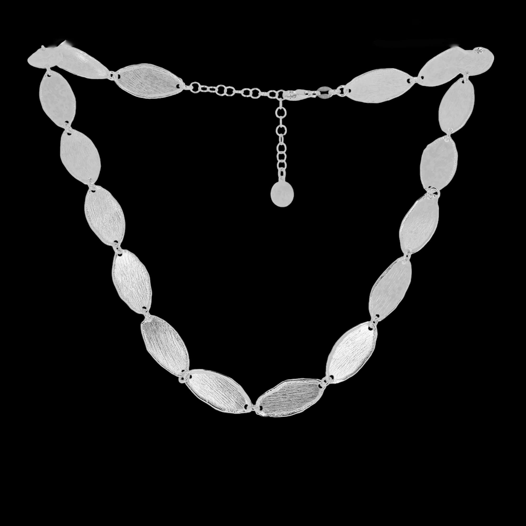 Short silver and oval link chain