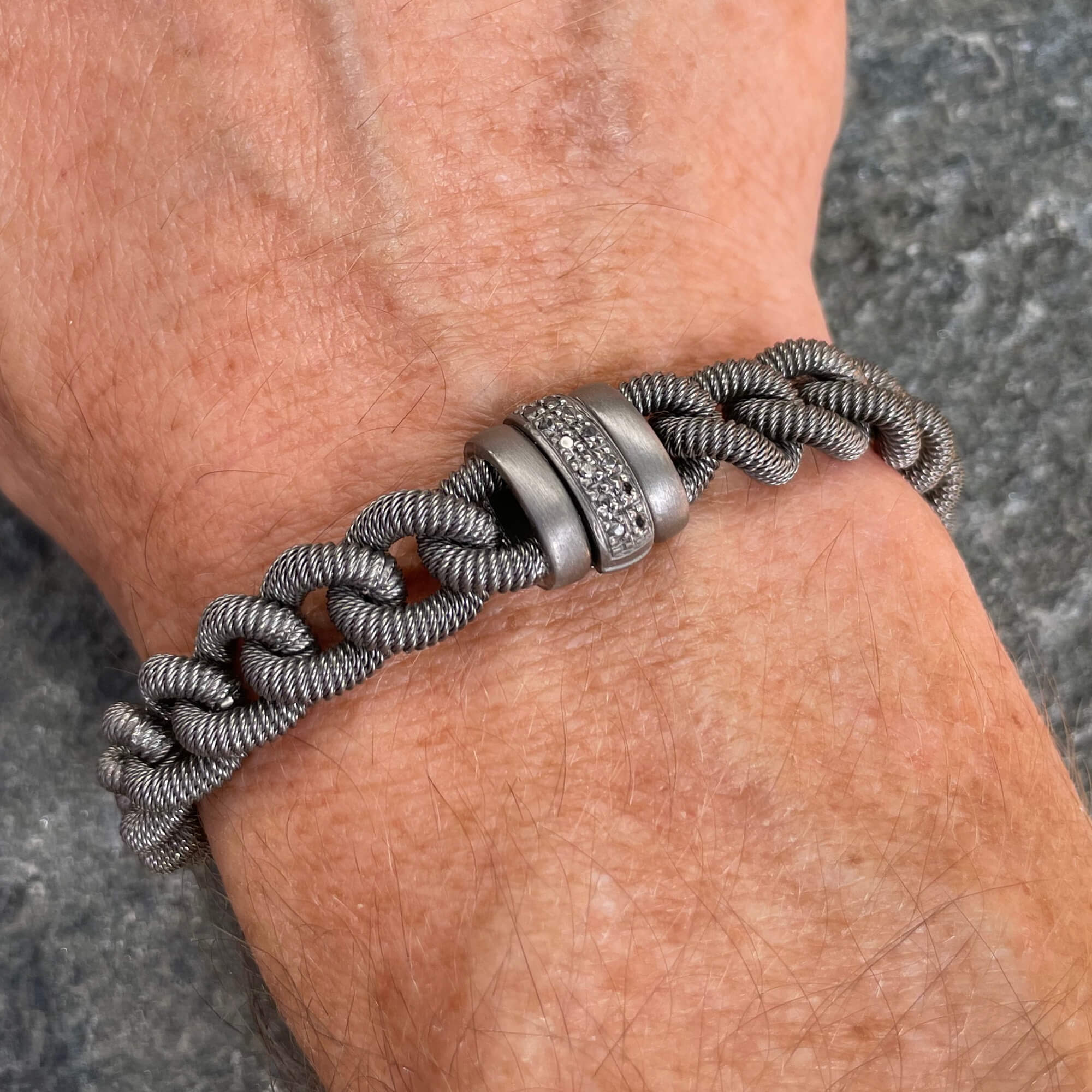 Zwarte zilveren schakelarmband voor heren met zwarte diamant