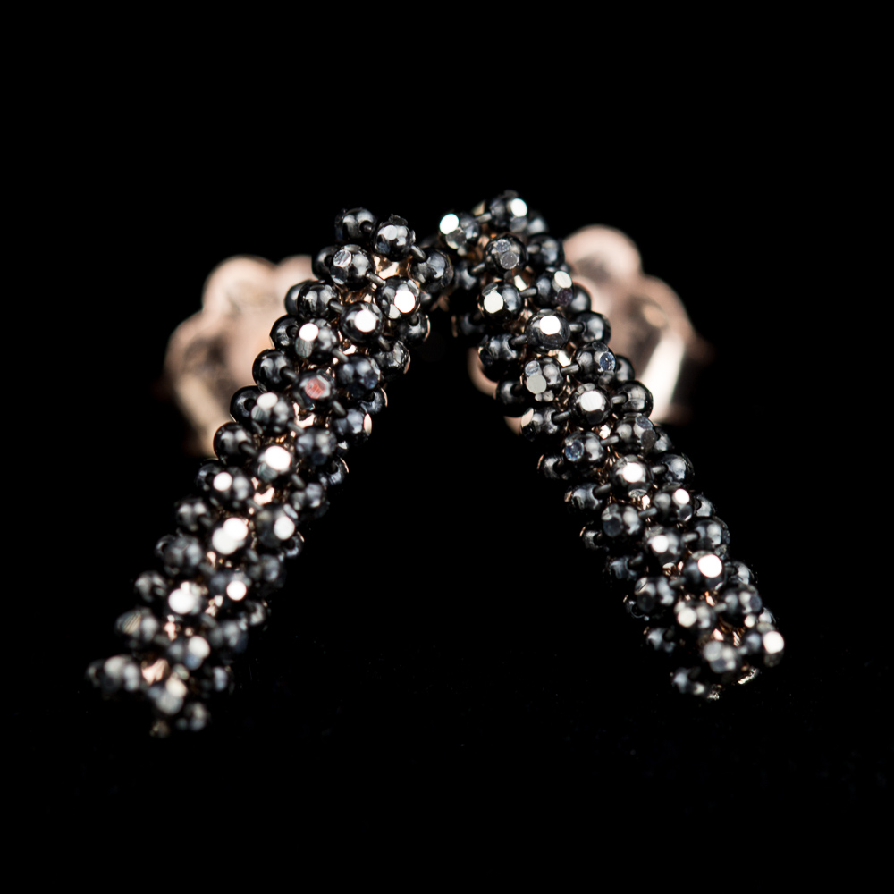 Short rose gold earrings with black sparkles