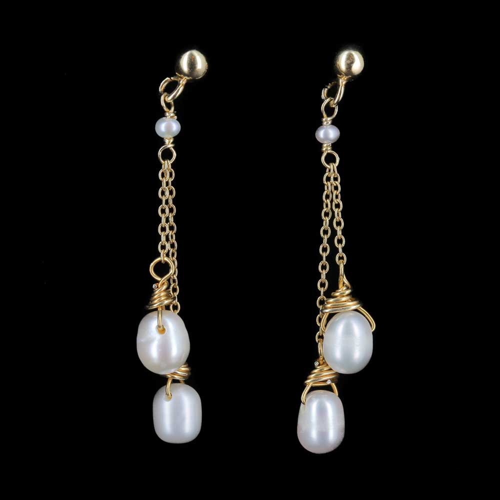 Long goldplated earrings with pearls