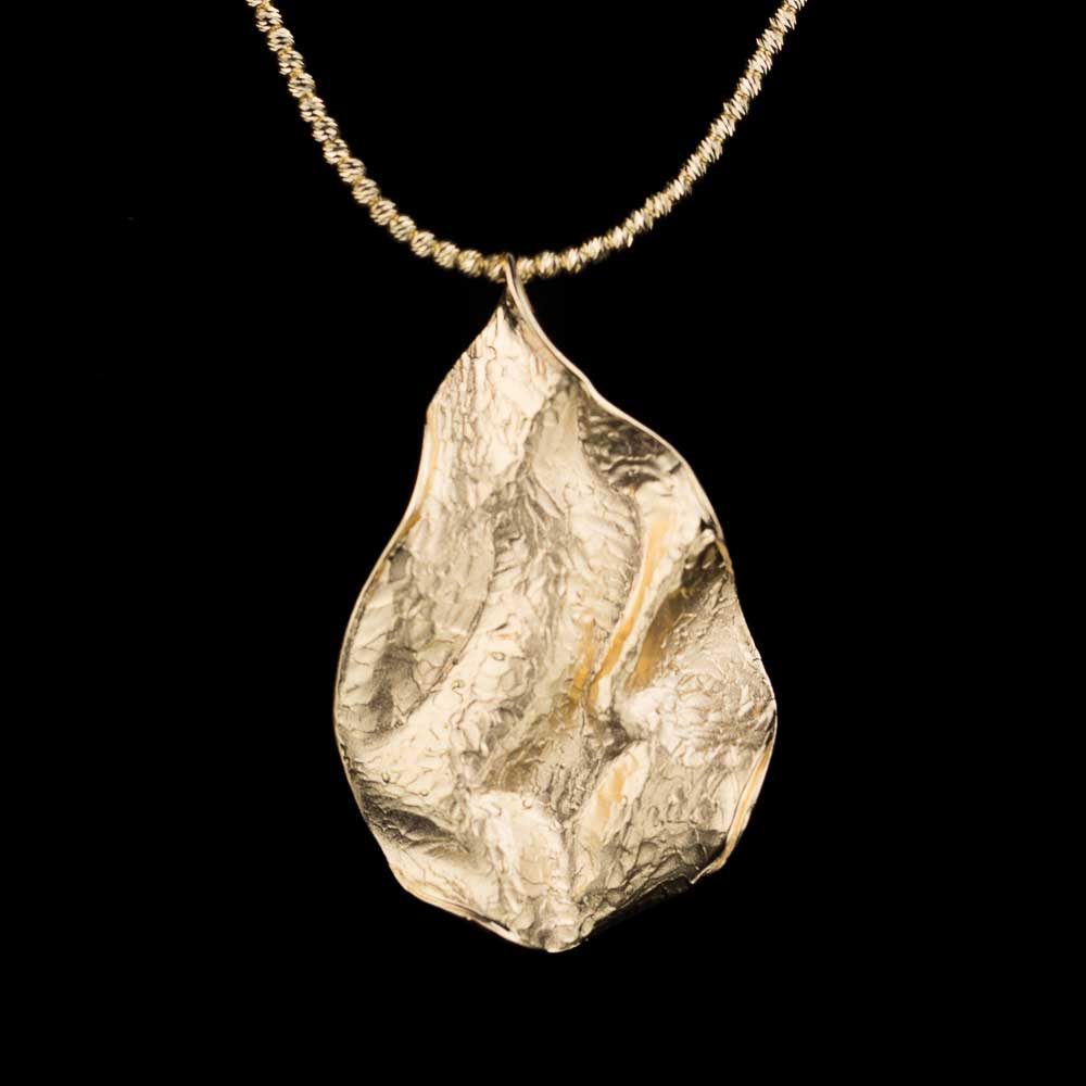 Gold plated and wavy leaf hanger; without chain