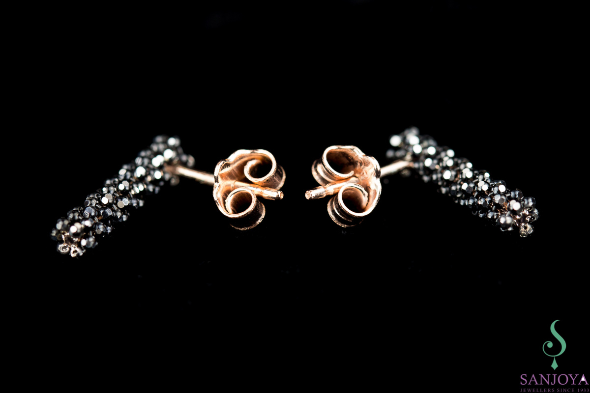 Short rose gold earrings with black sparkles