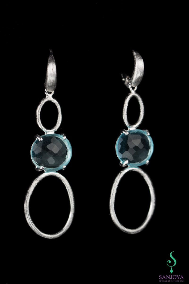 Processed and long silver earrings with color stone
