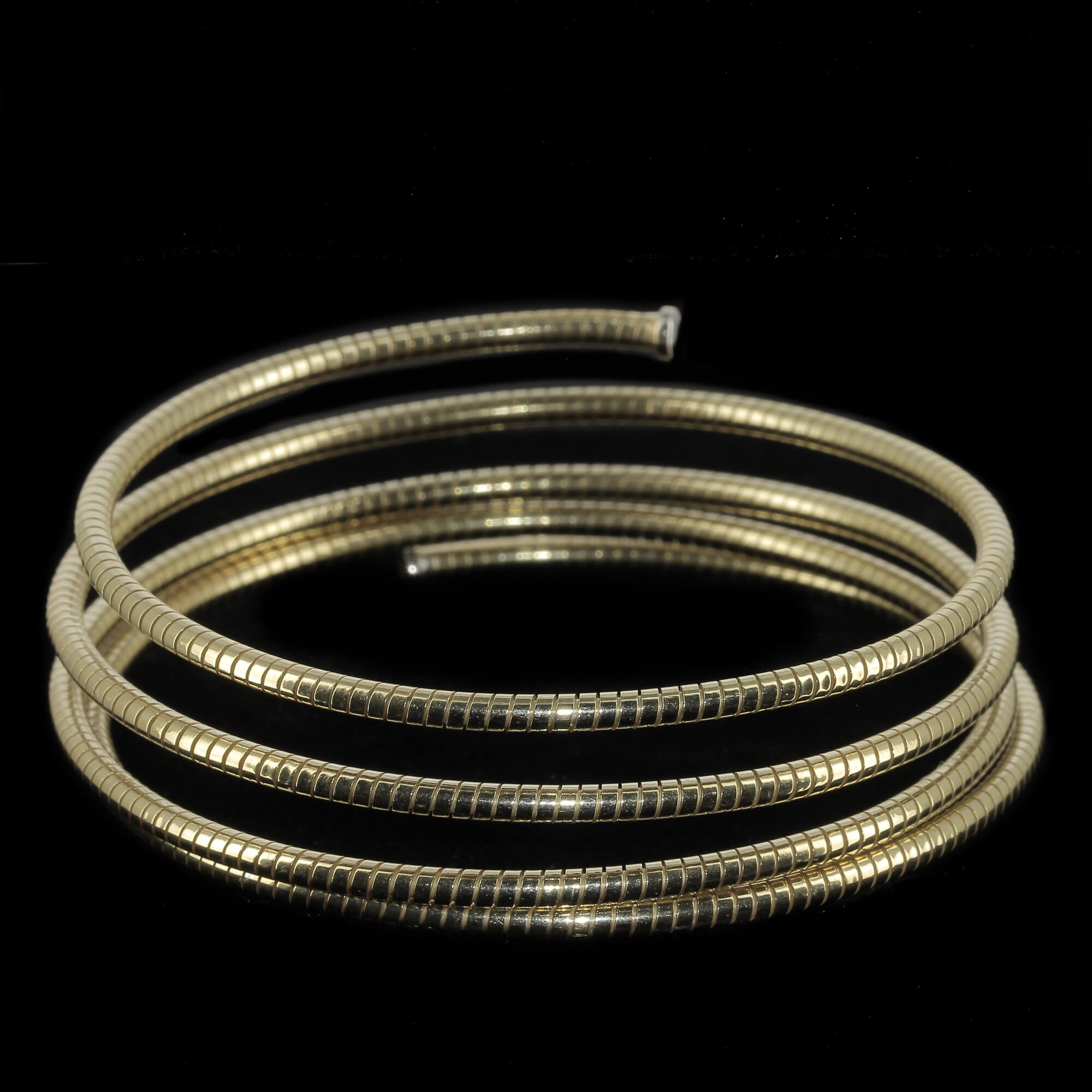 Gilded spiral bracelet with zirconia