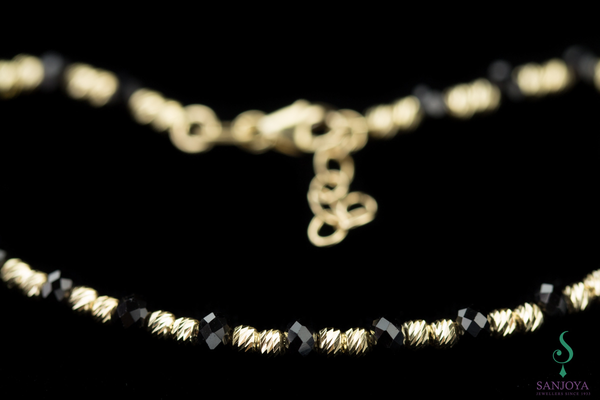 18Kt yellow gold bracelet with onyx