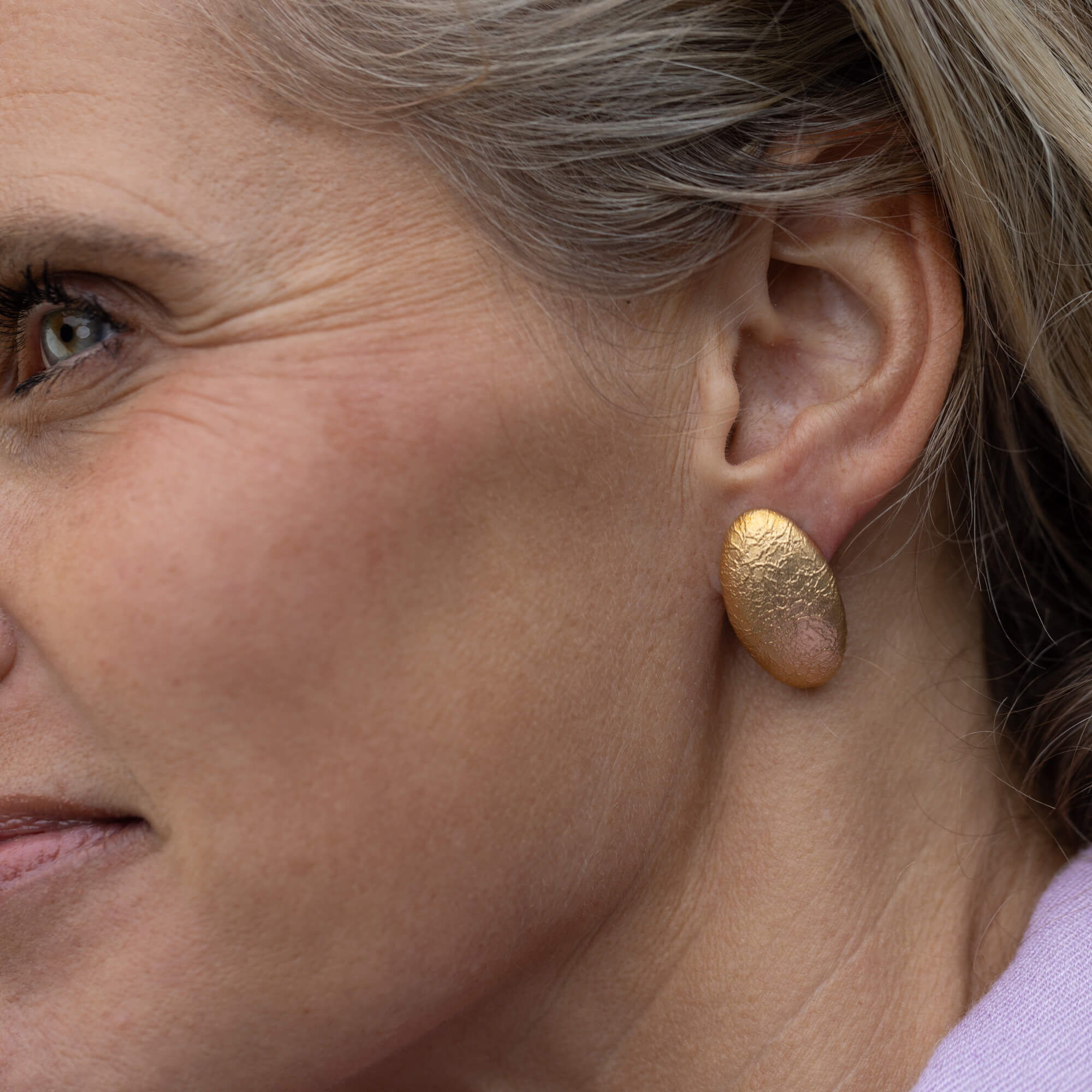 Gold plated and matte oval earrings