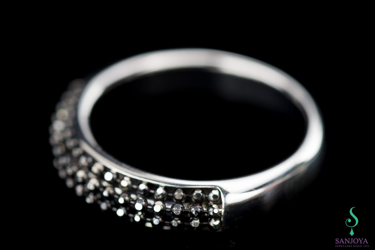OX0216016 - Zilveren ring met zwarte fonkelingen