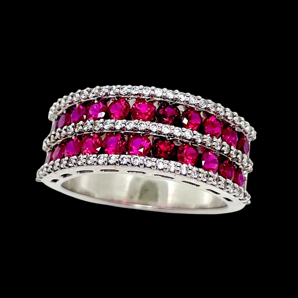 18kt Weißgoldring mit zwei Reihen Rubinen und Diamanten