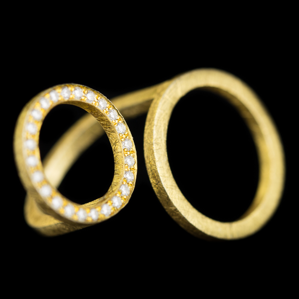 Goldplated ring with a small and large circle