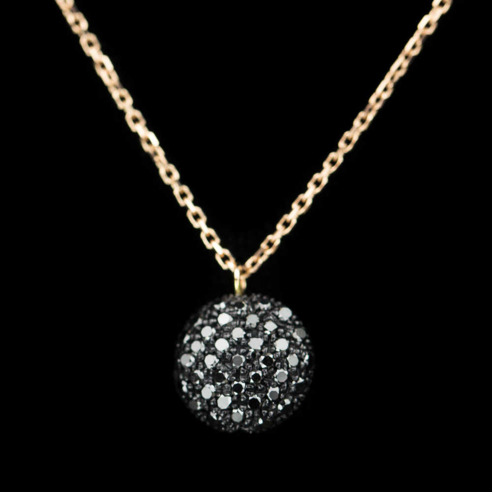 Rosé necklace 18kt with a pendant of black diamonds