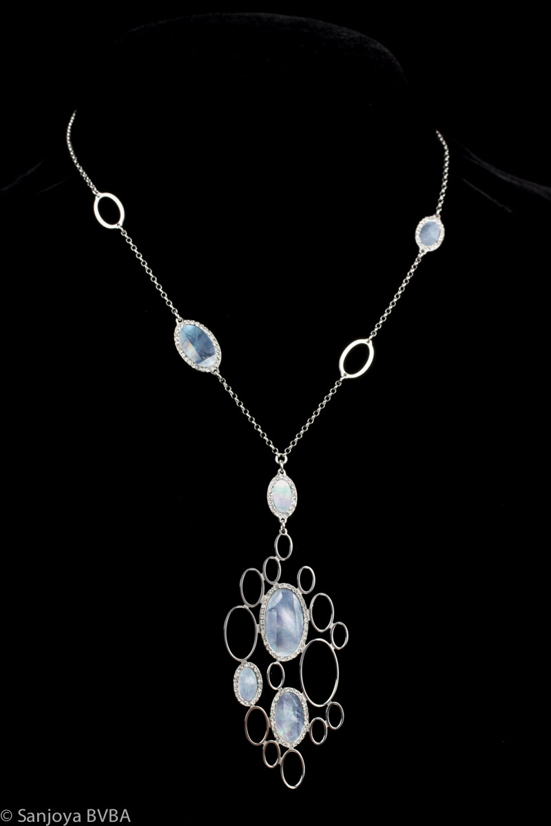 Chain pendant in blue mother of pearl