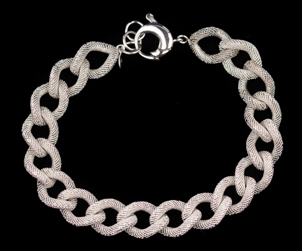 Narrow silver link bracelet with transparent pattern