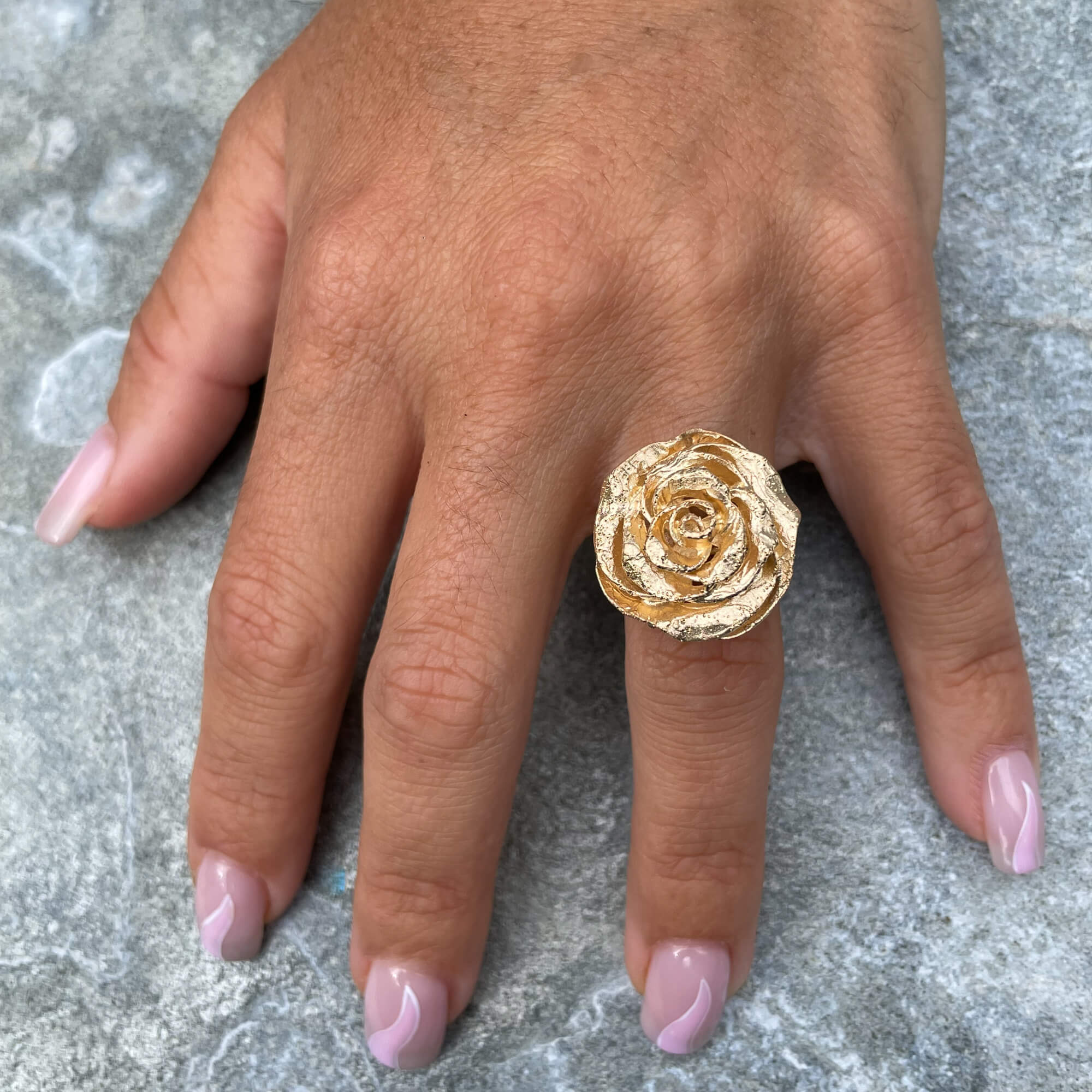 Magnifique bague fleur plaquée or