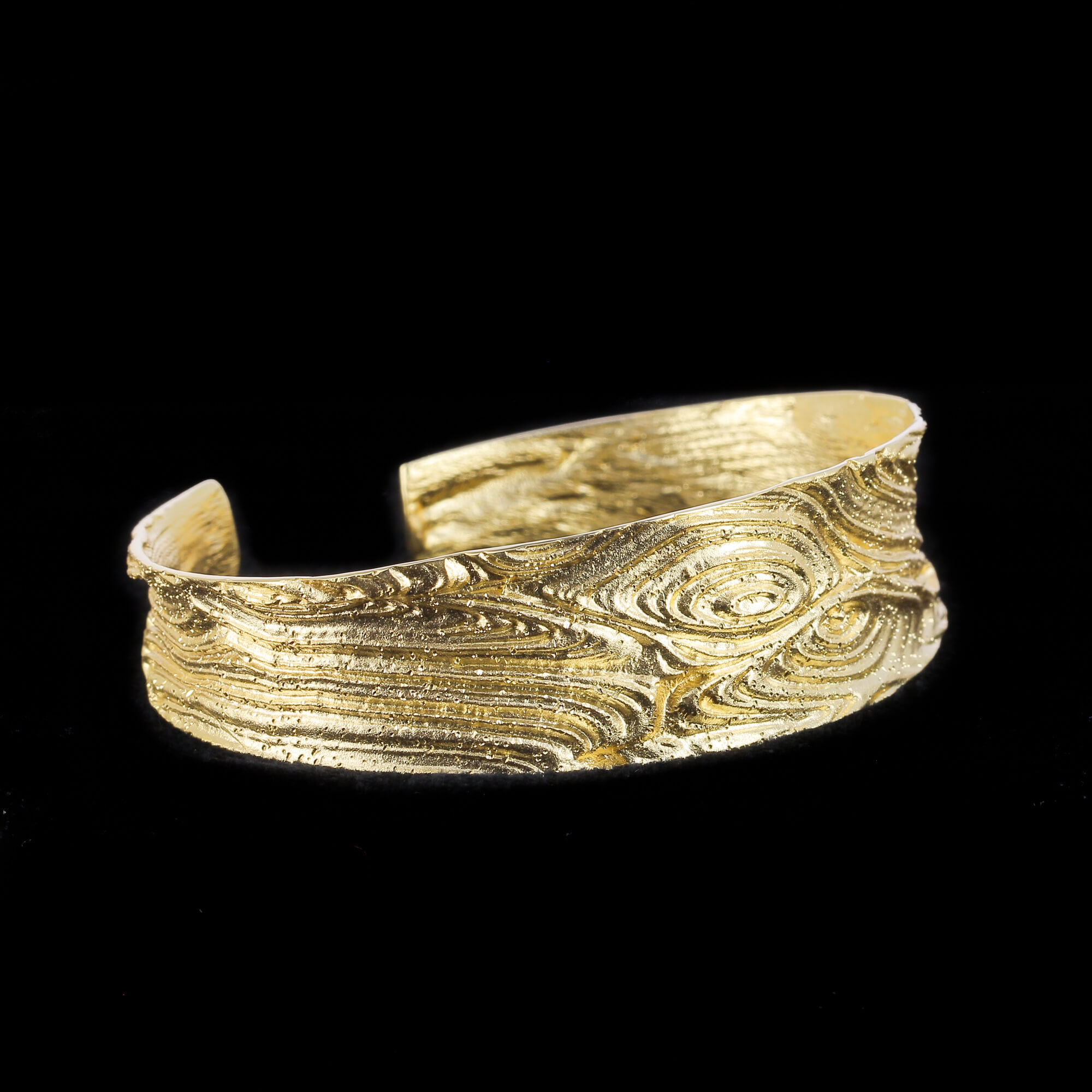 Gold and narrow decorated slave bracelet, 18kt