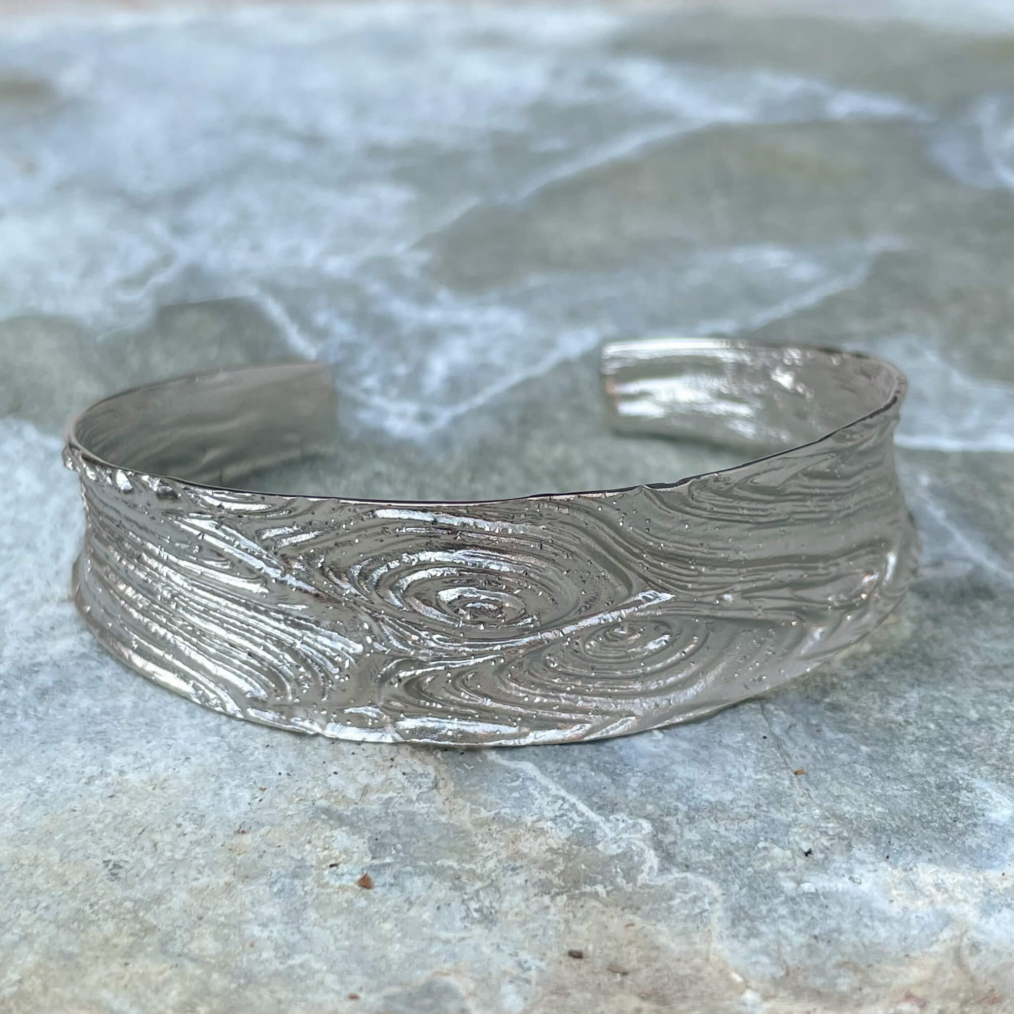 Silver and narrow machined slave bracelet