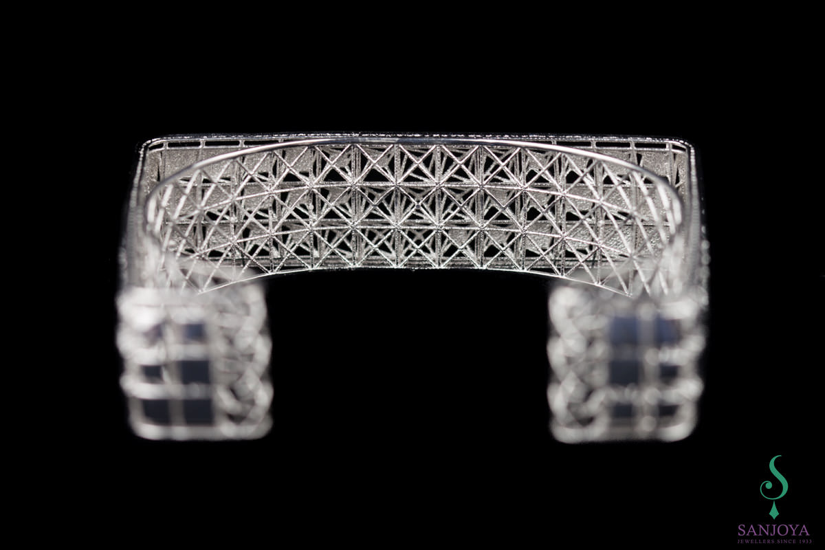 Refined and square bracelet